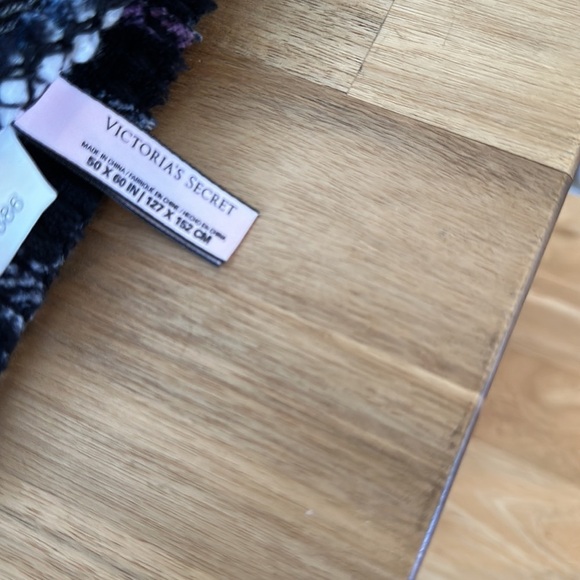 VICTORIAS SECRET⭐️ blanket - Picture 3 of 4